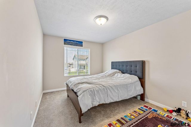 17009 Huntington Avenue, Omaha, NE 68116