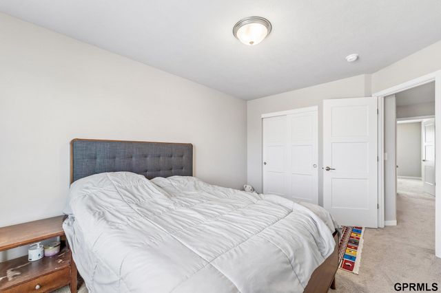 17009 Huntington Avenue, Omaha, NE 68116