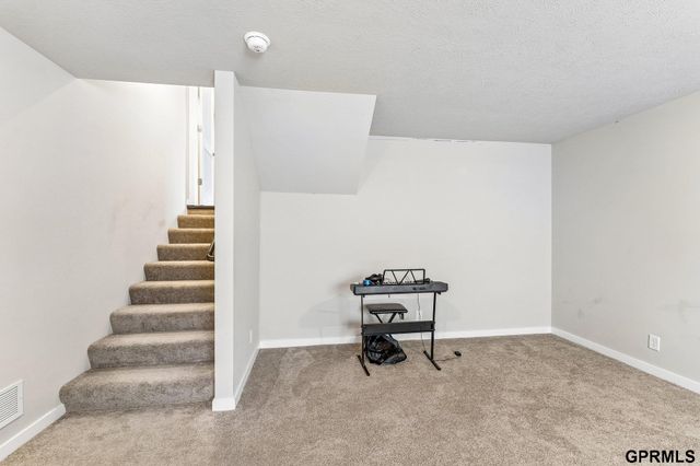 17009 Huntington Avenue, Omaha, NE 68116