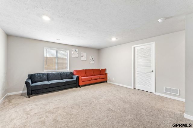 17009 Huntington Avenue, Omaha, NE 68116