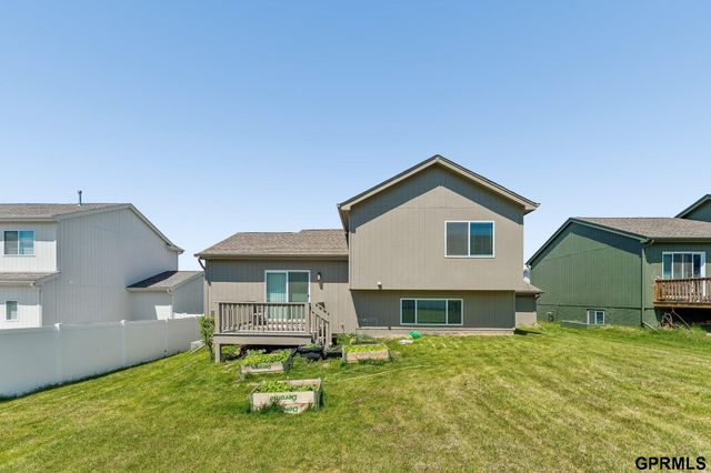 17009 Huntington Avenue, Omaha, NE 68116