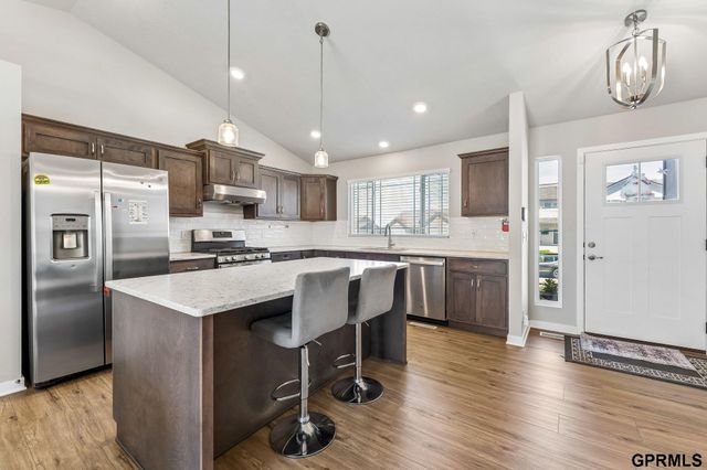 17009 Huntington Avenue, Omaha, NE 68116