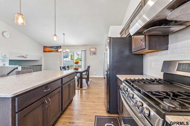 17009 Huntington Avenue, Omaha, NE 68116