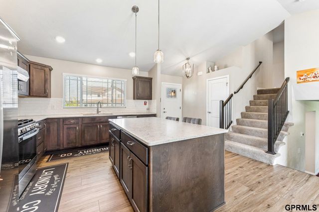 17009 Huntington Avenue, Omaha, NE 68116