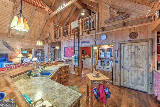 5232 CROW CREEK Road, Lakemont, GA 30552