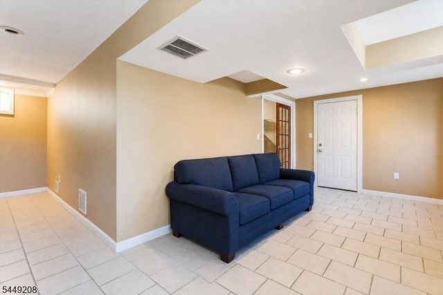 2 San Bar Dr, Jefferson Twp., NJ 07849