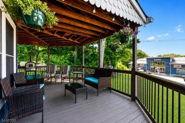 2 San Bar Dr, Jefferson Twp., NJ 07849