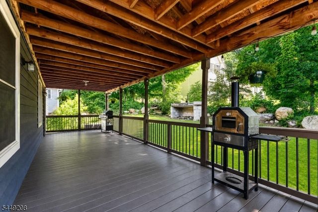 2 San Bar Dr, Jefferson Twp., NJ 07849