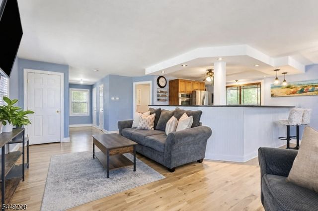 2 San Bar Dr, Jefferson Twp., NJ 07849