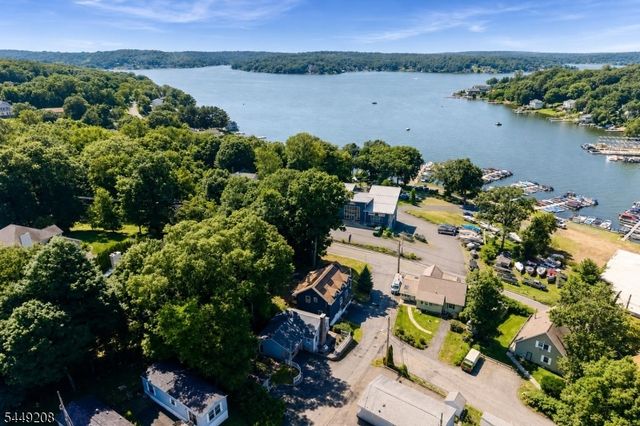 2 San Bar Dr, Jefferson Twp., NJ 07849