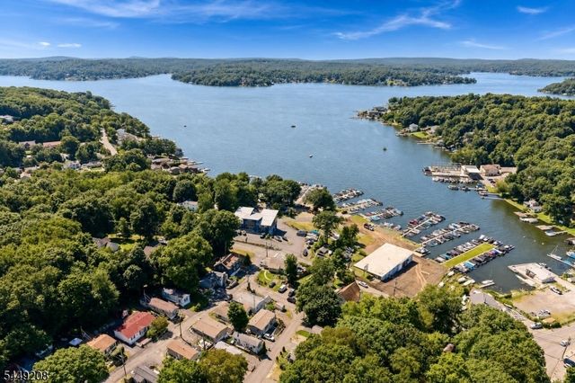 2 San Bar Dr, Jefferson Twp., NJ 07849