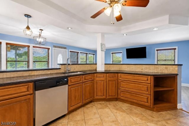 2 San Bar Dr, Jefferson Twp., NJ 07849