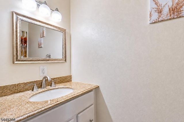 2 San Bar Dr, Jefferson Twp., NJ 07849