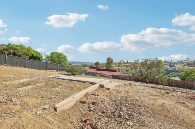 1477 Montgomery Drive, Vista, CA 92084