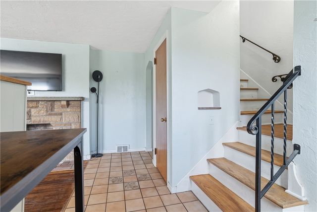 1107 Girard Rd, Whitehall, PA 15227