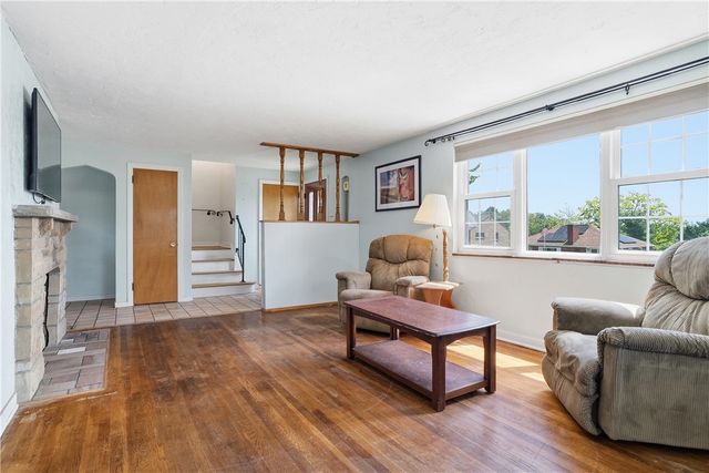 1107 Girard Rd, Whitehall, PA 15227