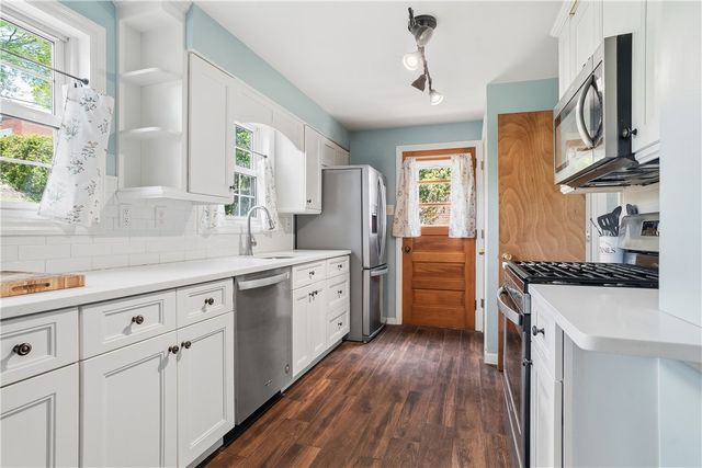 1107 Girard Rd, Whitehall, PA 15227