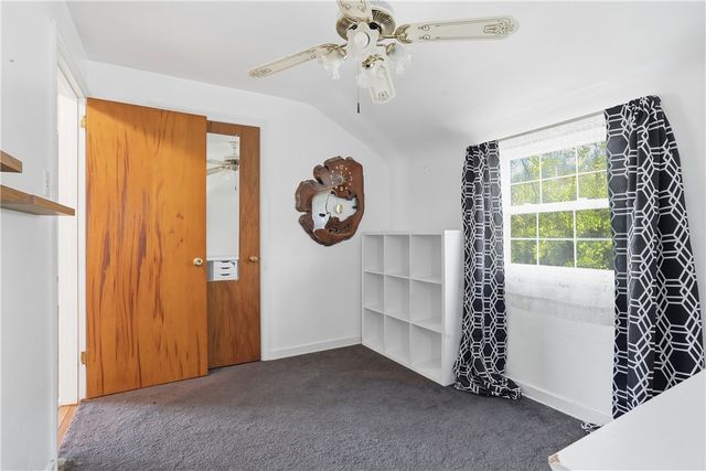 1107 Girard Rd, Whitehall, PA 15227