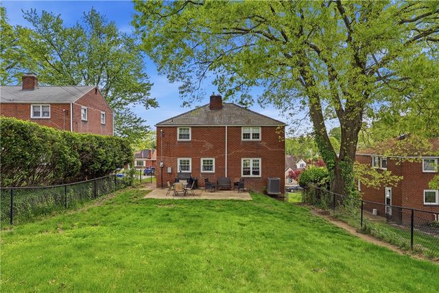 1107 Girard Rd, Whitehall, PA 15227