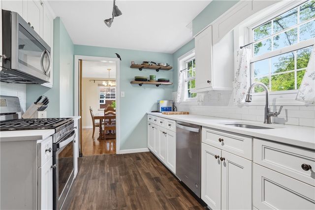 1107 Girard Rd, Whitehall, PA 15227