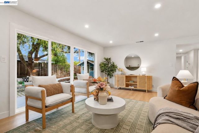 24 Casper St, Milpitas, CA 95035