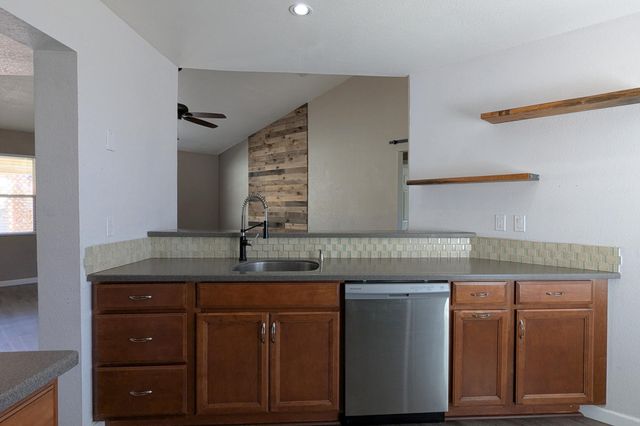 6109 Flor Del Sol Place NW, Albuquerque, NM 87120