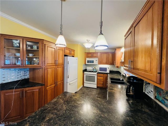 10552 Shasta Drive, Chardon, OH 44024