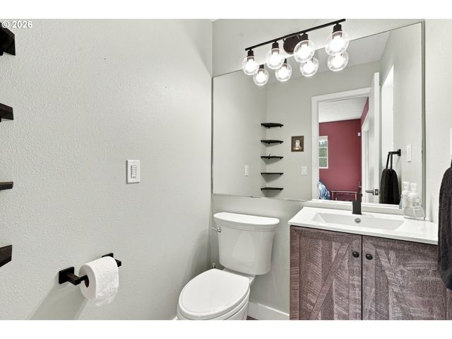406 E MISSION Dr, Newberg, OR 97132