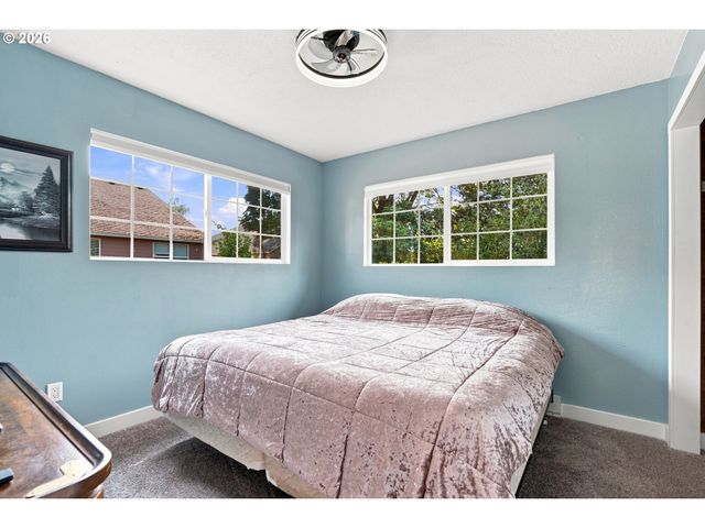 406 E MISSION Dr, Newberg, OR 97132