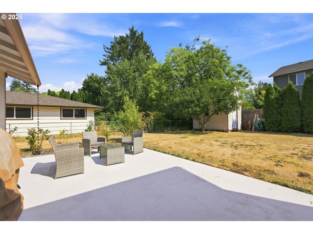406 E MISSION Dr, Newberg, OR 97132