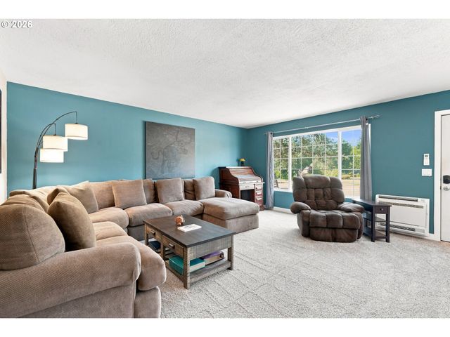 406 E MISSION Dr, Newberg, OR 97132