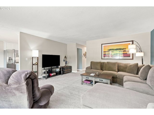 406 E MISSION Dr, Newberg, OR 97132