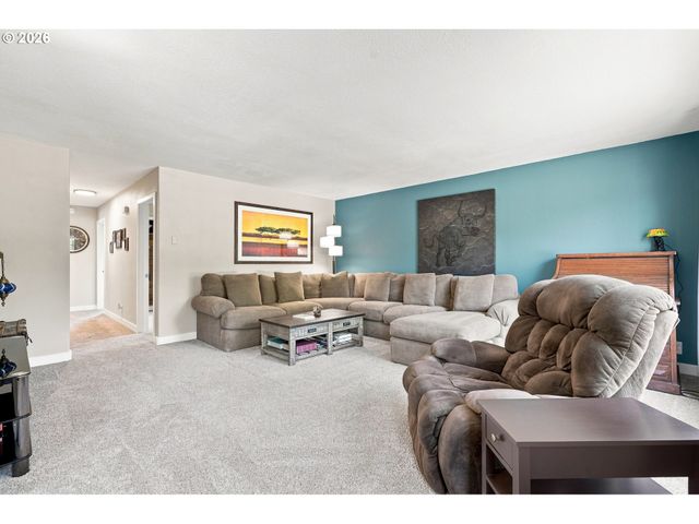 406 E MISSION Dr, Newberg, OR 97132