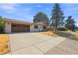 406 E MISSION Dr, Newberg, OR 97132