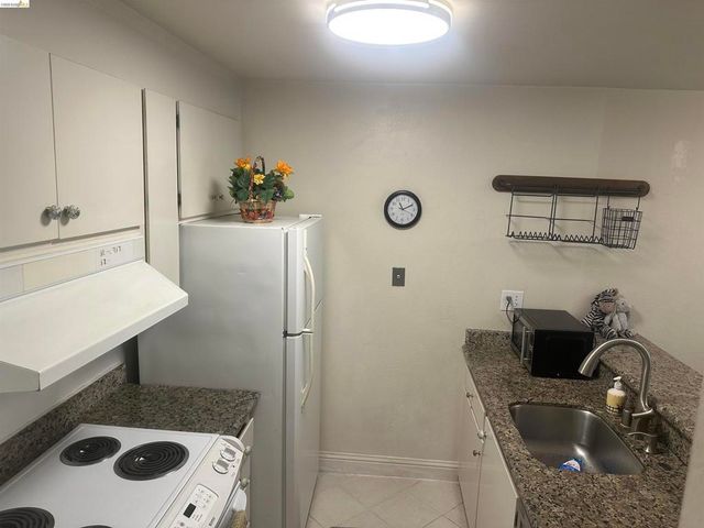 625 El Dorado Ave 204, Oakland, CA 94611