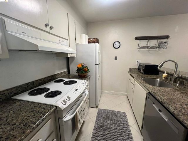 625 El Dorado Ave 204, Oakland, CA 94611
