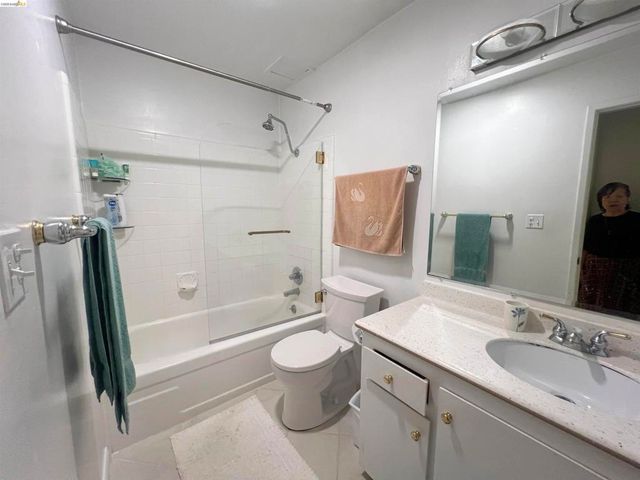 625 El Dorado Ave 204, Oakland, CA 94611
