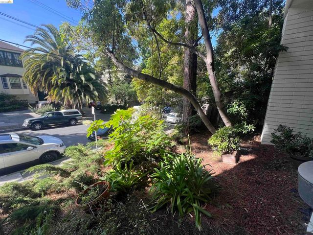 625 El Dorado Ave 204, Oakland, CA 94611