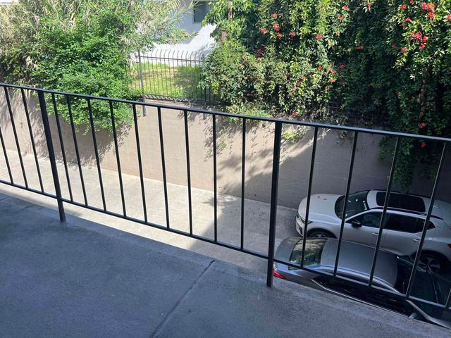 625 El Dorado Ave 204, Oakland, CA 94611