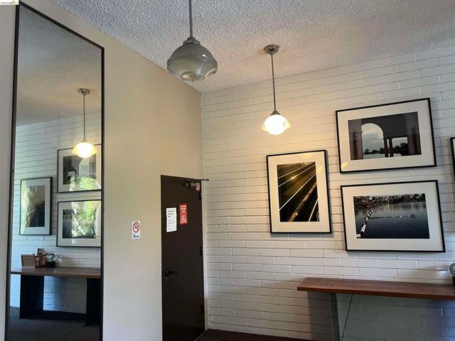 625 El Dorado Ave 204, Oakland, CA 94611