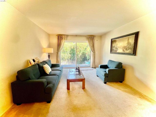 625 El Dorado Ave 204, Oakland, CA 94611
