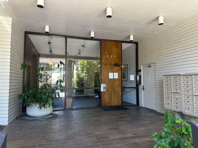 625 El Dorado Ave 204, Oakland, CA 94611