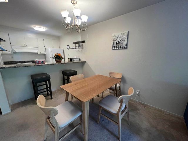 625 El Dorado Ave 204, Oakland, CA 94611