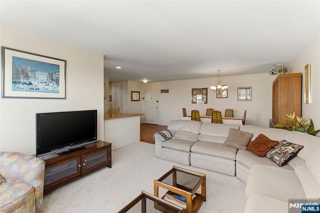 280 Prospect Avenue 8G, Hackensack, NJ 07601