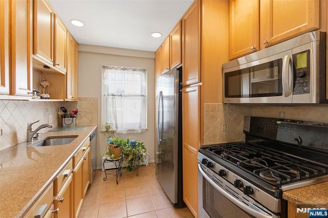 280 Prospect Avenue 8G, Hackensack, NJ 07601