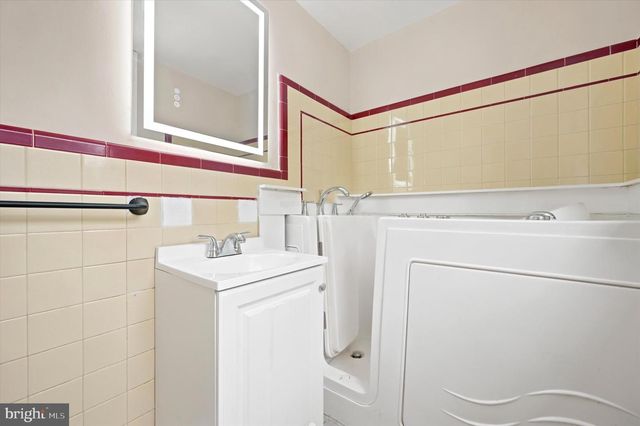 6908 CITY AVE, Philadelphia, PA 19151