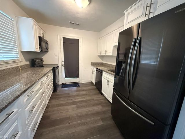 1877 N Streamline DR, Virginia Beach, VA 23454