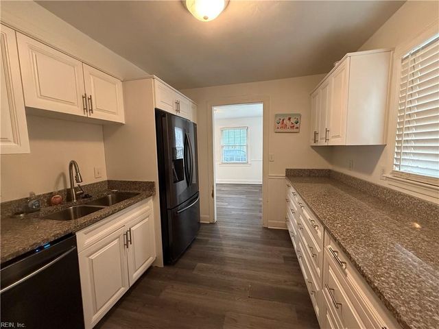 1877 N Streamline DR, Virginia Beach, VA 23454