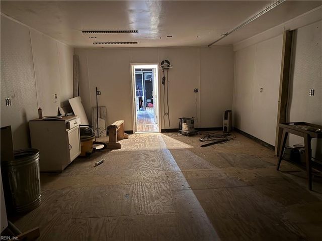 1877 N Streamline DR, Virginia Beach, VA 23454