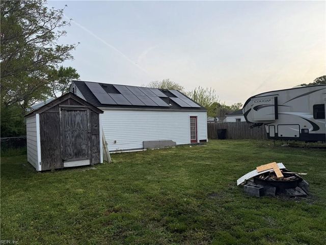 1877 N Streamline DR, Virginia Beach, VA 23454